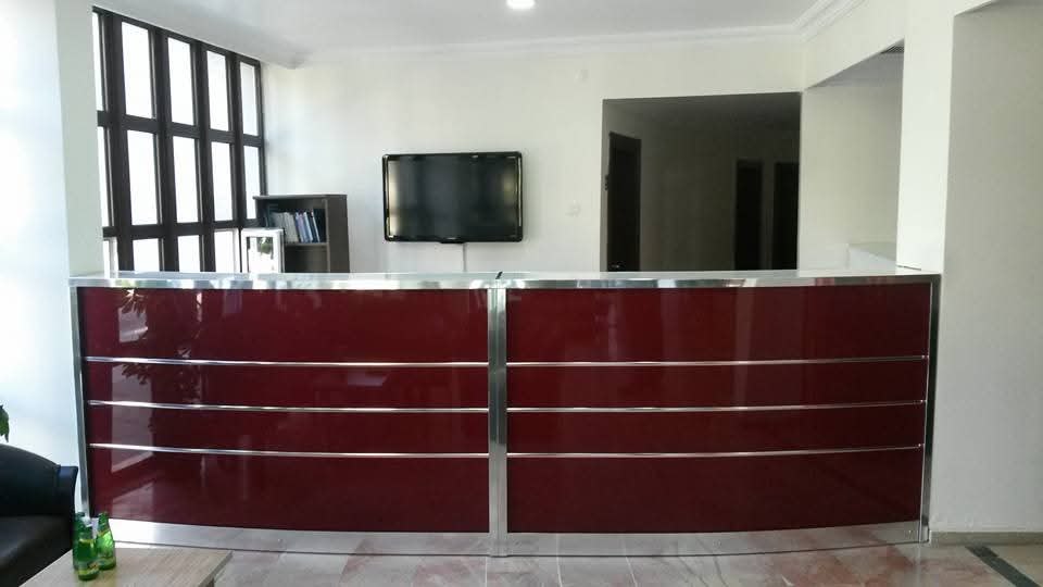 Balaban Mobilya parlak kırmızı banko uygulaması