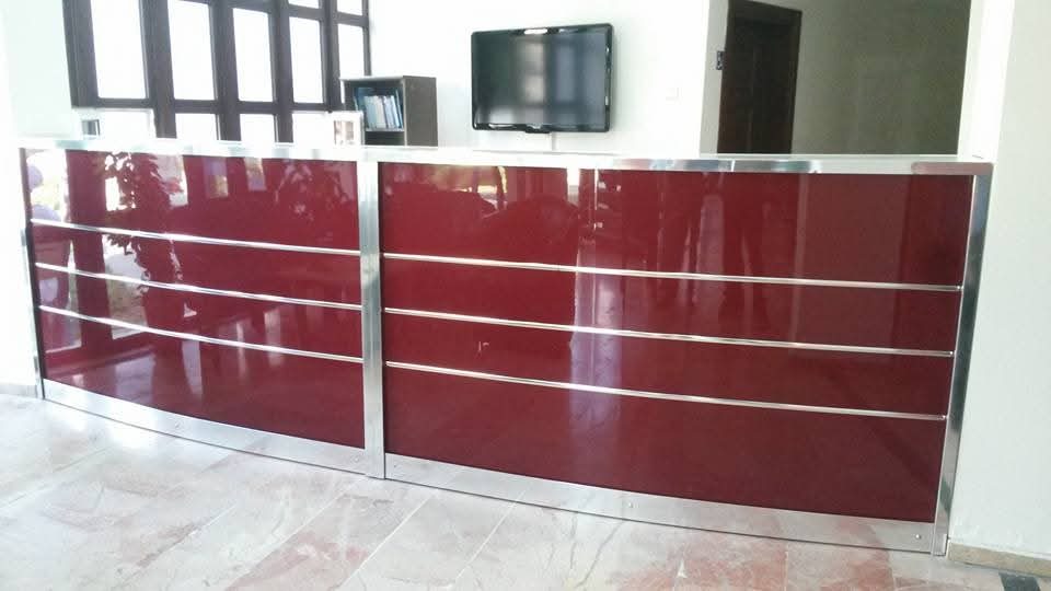 Balaban Mobilya geniş kırmızı banko